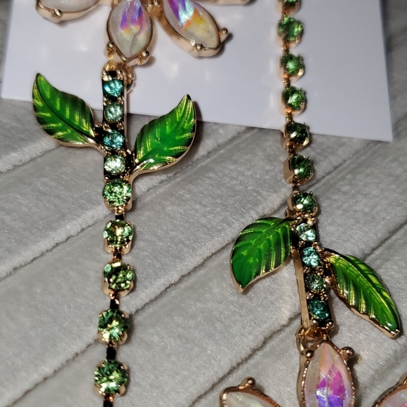 NWT Betsey Johnson Daisy Mismatched Earrings - Picture 9 of 13